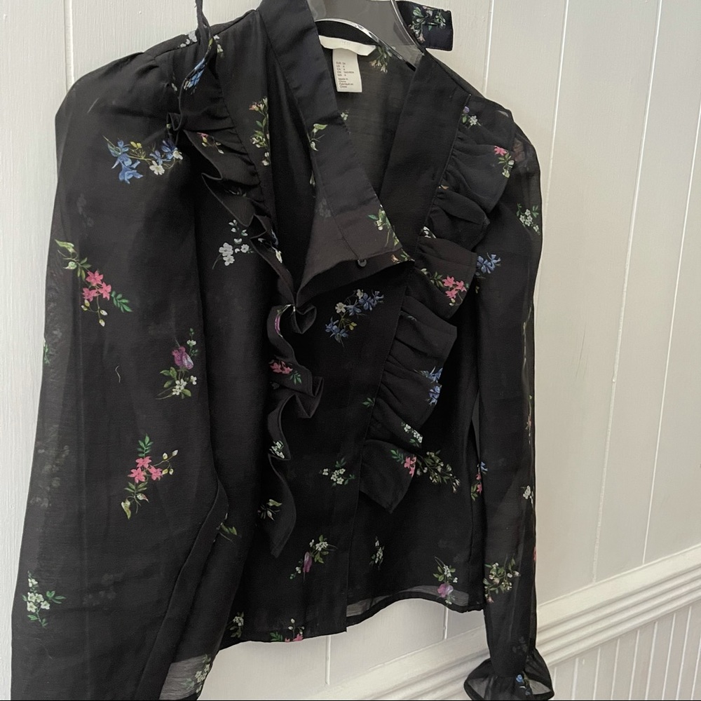 HM Sheer Floral Ruffled Top - Picture 2 of 7